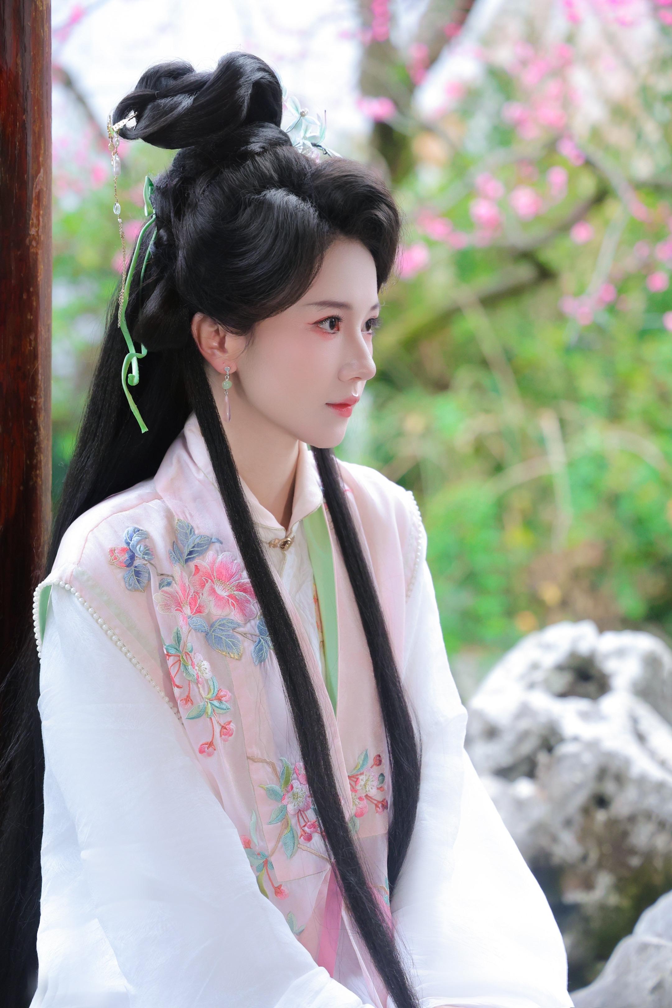 “观我旧往，同我仰春。”