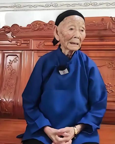 她结婚不到20天，丈夫就随红军长征，她等了将近90年，106岁仍在村口张望，一句