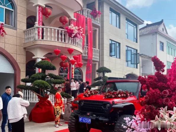 现在离婚的夫妻太多了，动不动就叫离婚，结婚离婚成了小孩子过家家，大不可思议。