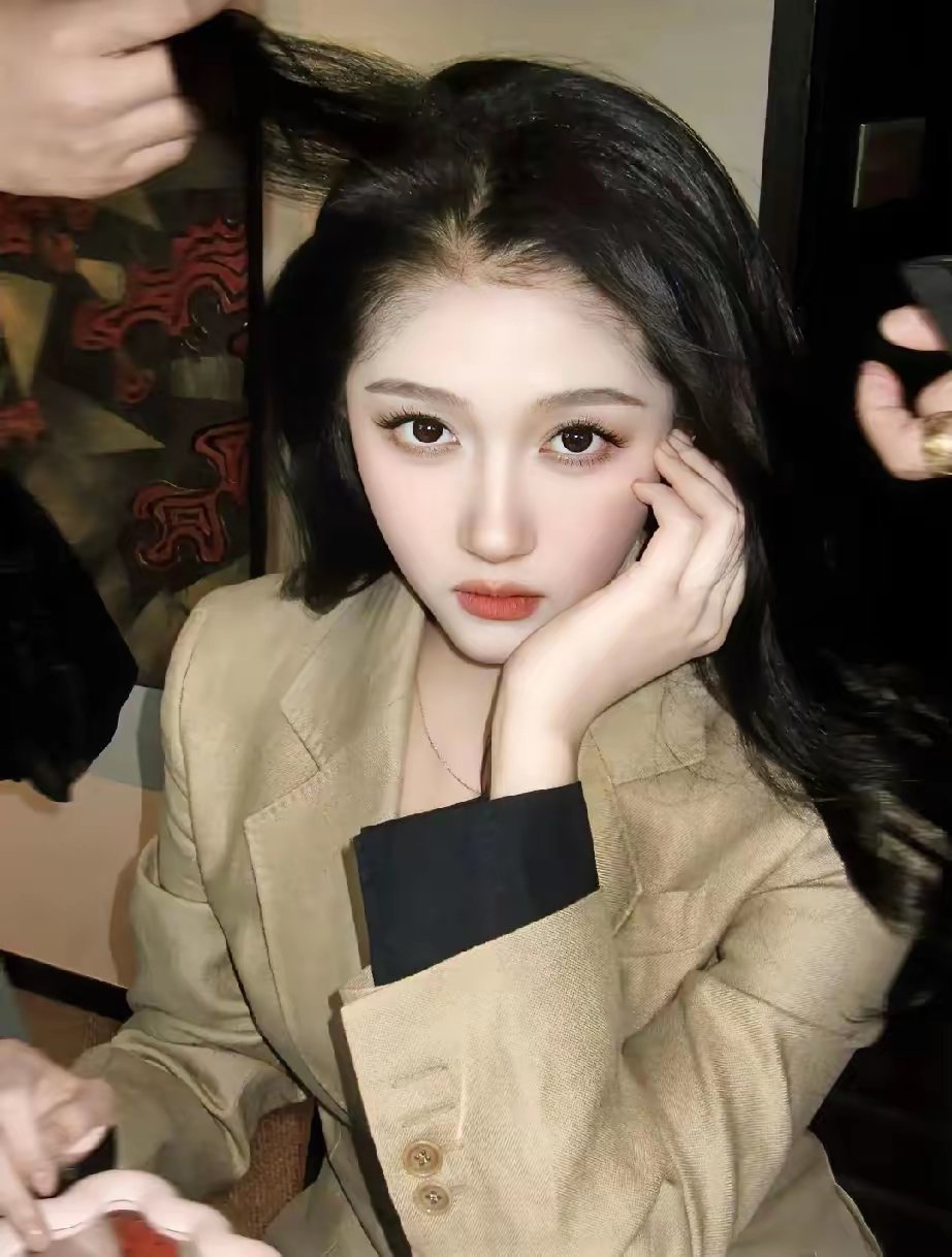 为什么愿意捧关晓彤了答案其实很简单，在资本眼里，艺人要的就是国民度高、风险低、路