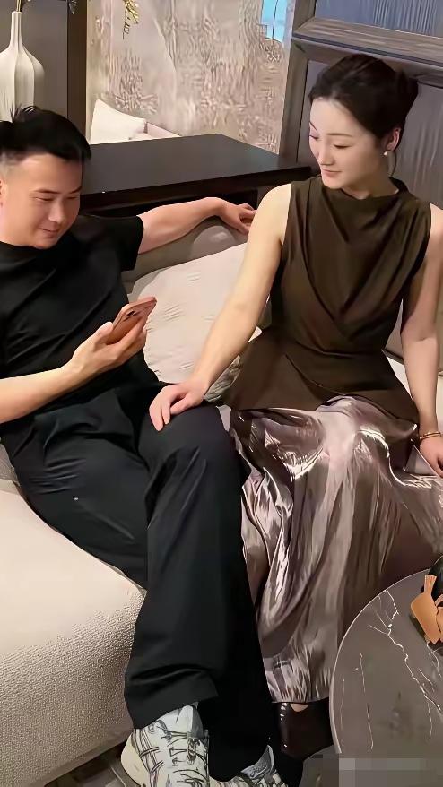 陈亚男终于笑了！那个"强势女"在新男友面前，竟像换了个人

谁能想到，当初被骂"