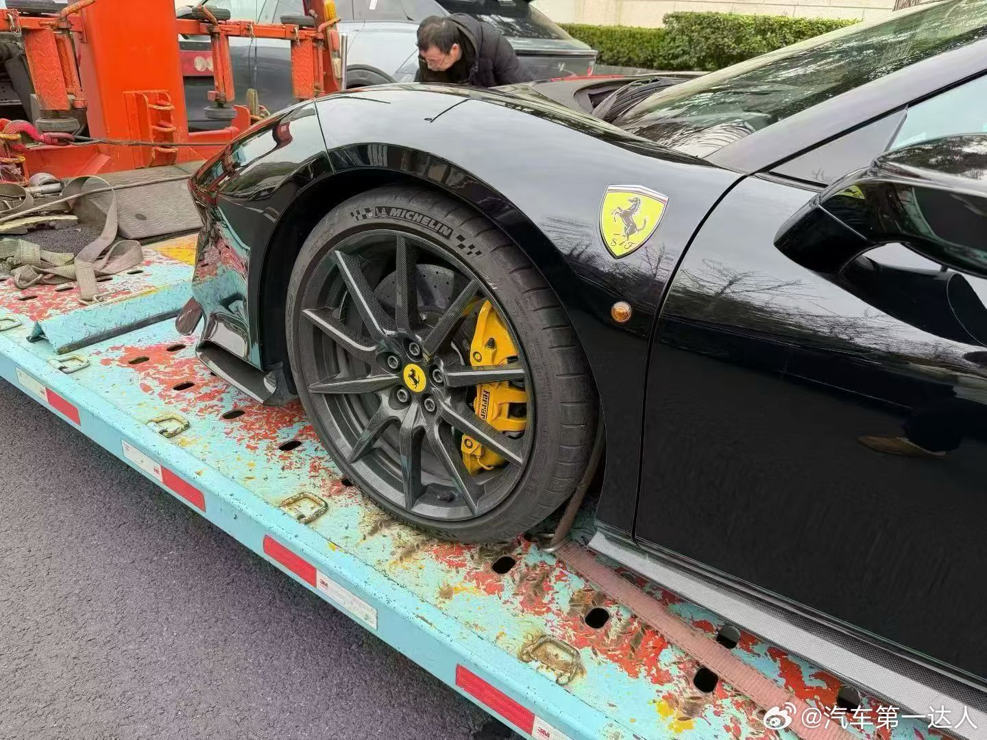 法拉利488 Pista Spider，高定版配色，赛道座椅，高配置、碳纤维轮毂