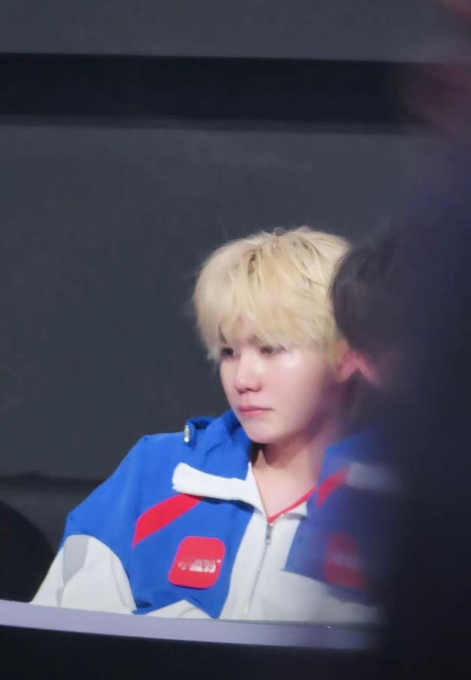 我不愿看到你流泪的眼睛