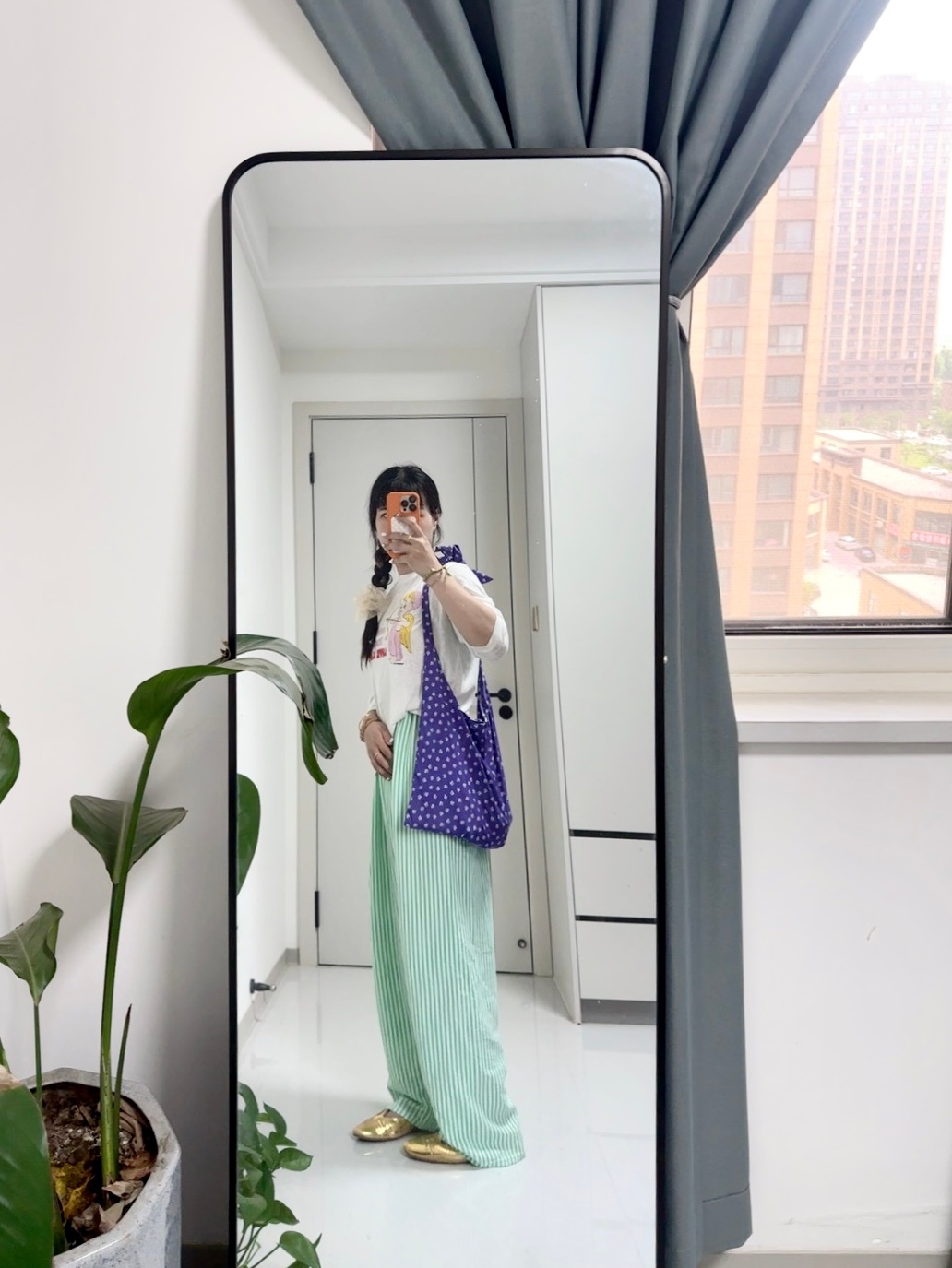 满妈的ootd 今早49.6kg每次绑头发 就是该洗头了 小满做了三天雾化后 晚