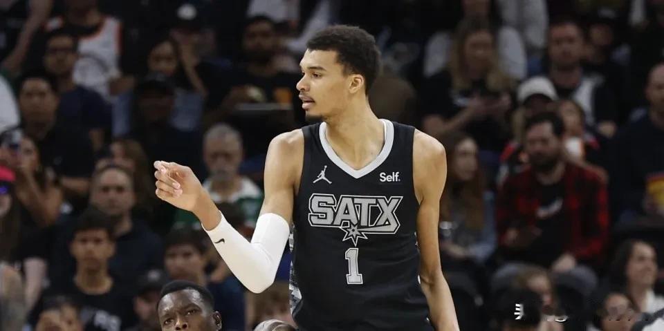 NBA本赛季十大“疑惑”之谜诞生，施罗德哪里去了，施罗德在防守文班亚马，球迷纷纷