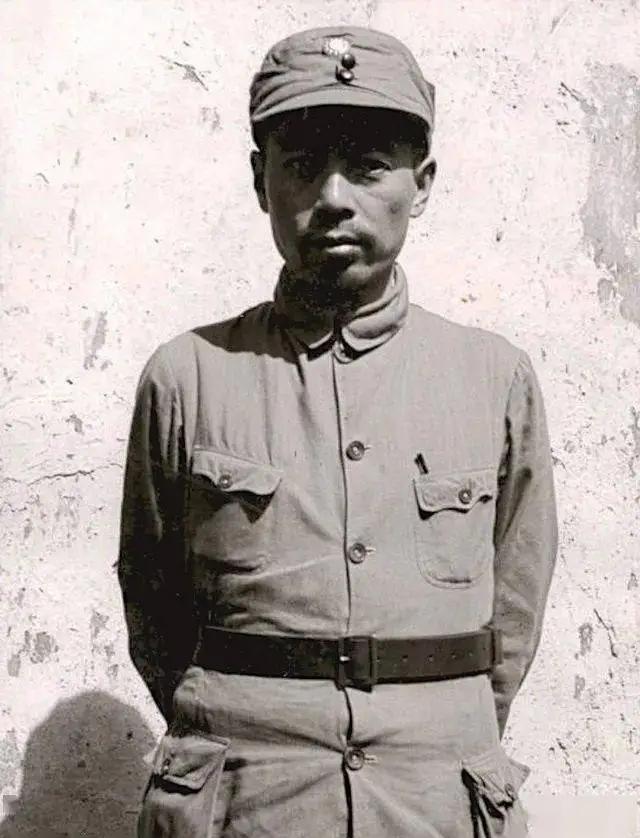 历史老相片分享很少见周公穿八路军的军服，反正我是第一次看到！