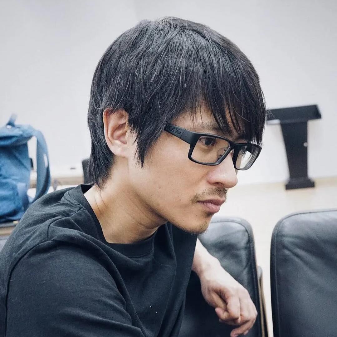 看了《飞驰人生3》电影后
我特意去查了一下韩寒
不查不知道，这一查才知道 ，原来