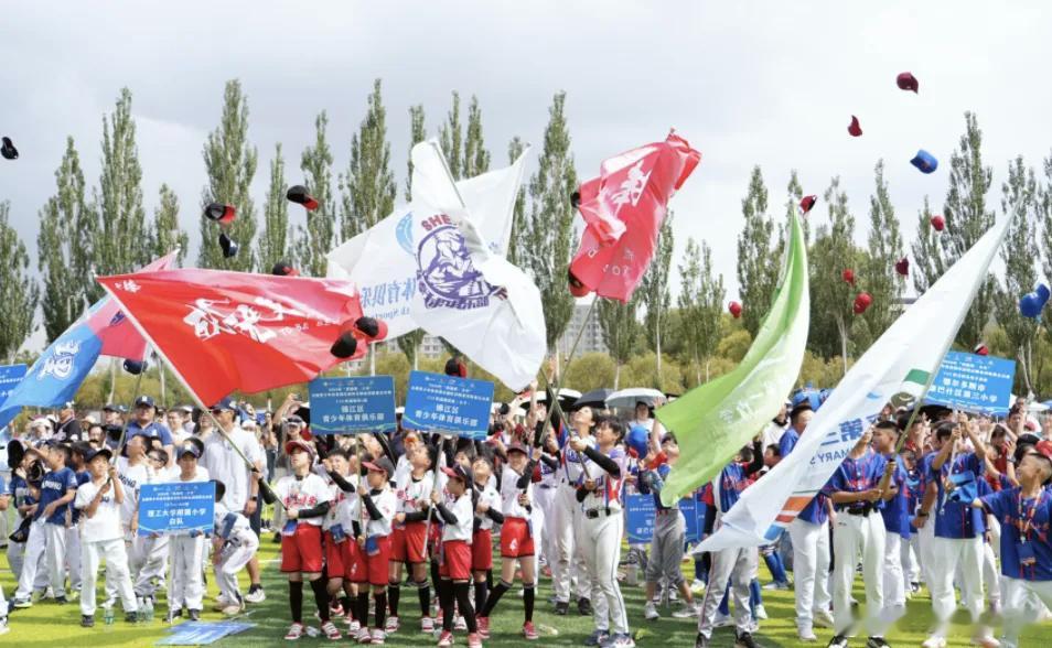 在2026年“奔跑吧·少年”全国青少年体育俱乐部软式棒垒球联赛总决赛中，代表山西