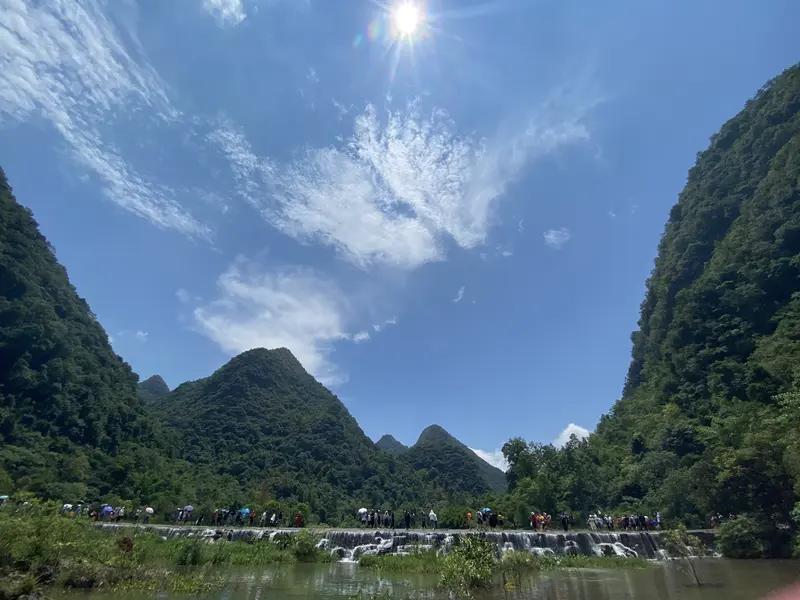 发现朋友圈没人晒旅游照

刷朋友圈发现，晒旅途风景的人越来越少了。
一条动态发出