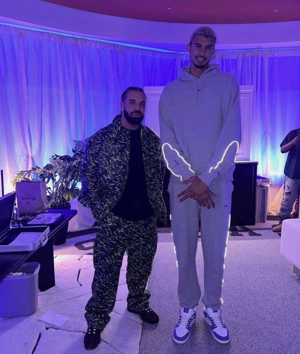 斑马和Drake合影，现在看见Drake就感觉不舒服NBA
