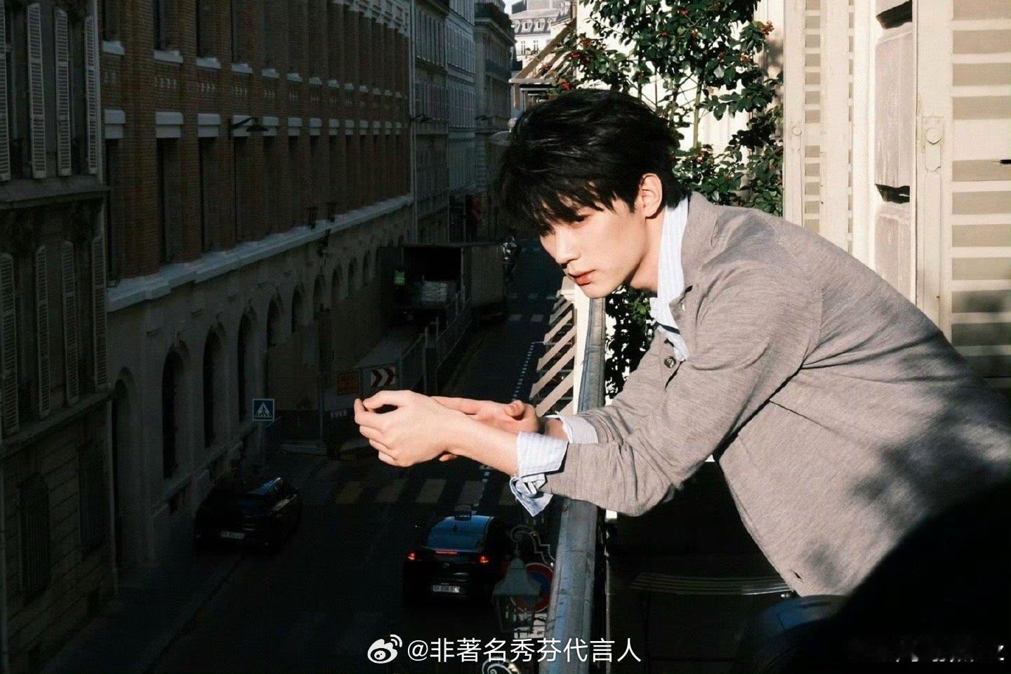 周翊然巴黎帅成这样太雅了