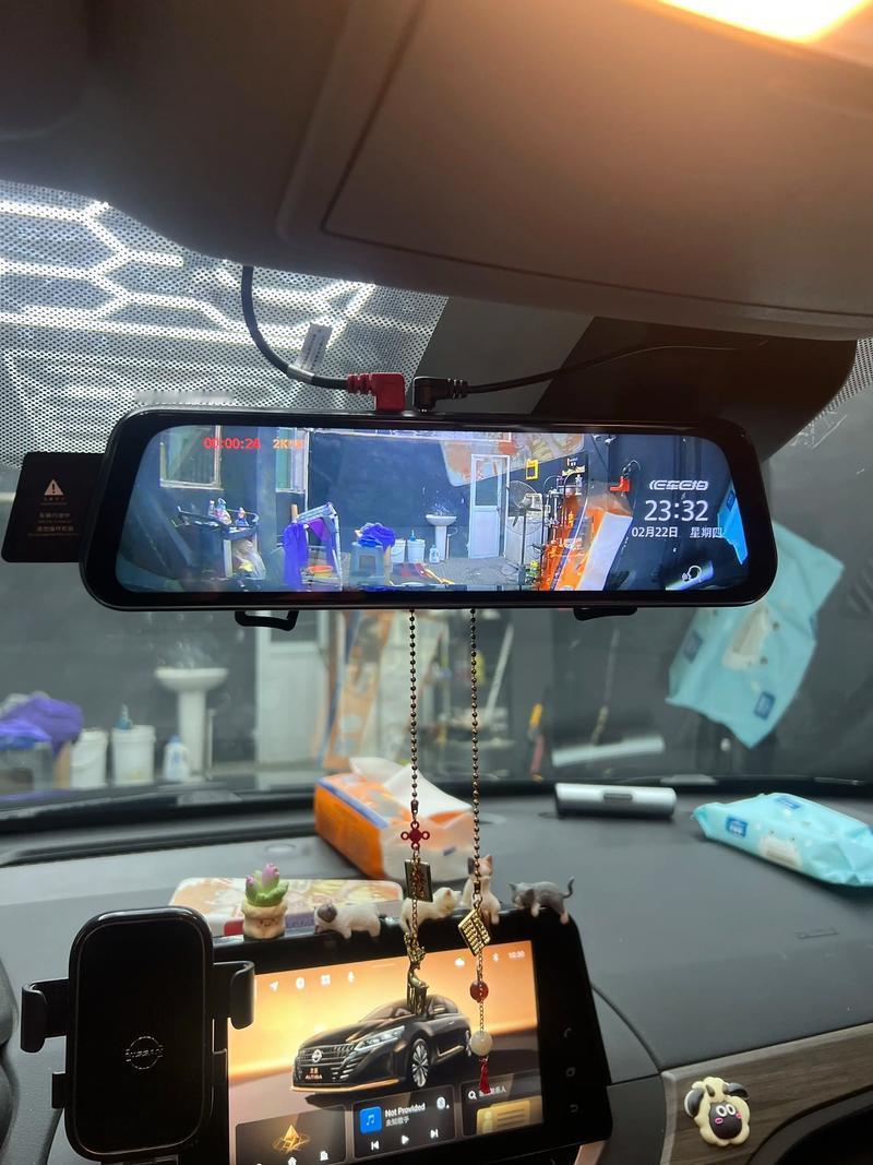 记录行车过程，维护合法权益
痛点：路上遇到剐蹭、碰瓷等情况时，没有证据很难维护自