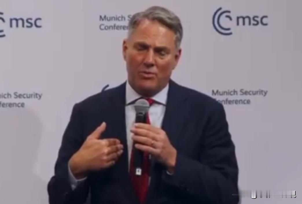 谁懂啊！见过离谱的，没见过这么离谱又打脸的名场面 ！

澳国防部长理查德·马尔斯
