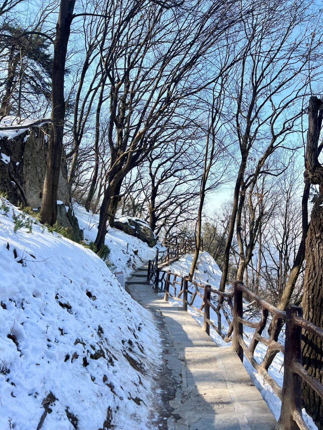 刚爬回来‼️南五台积雪还未融化！想去的赶紧