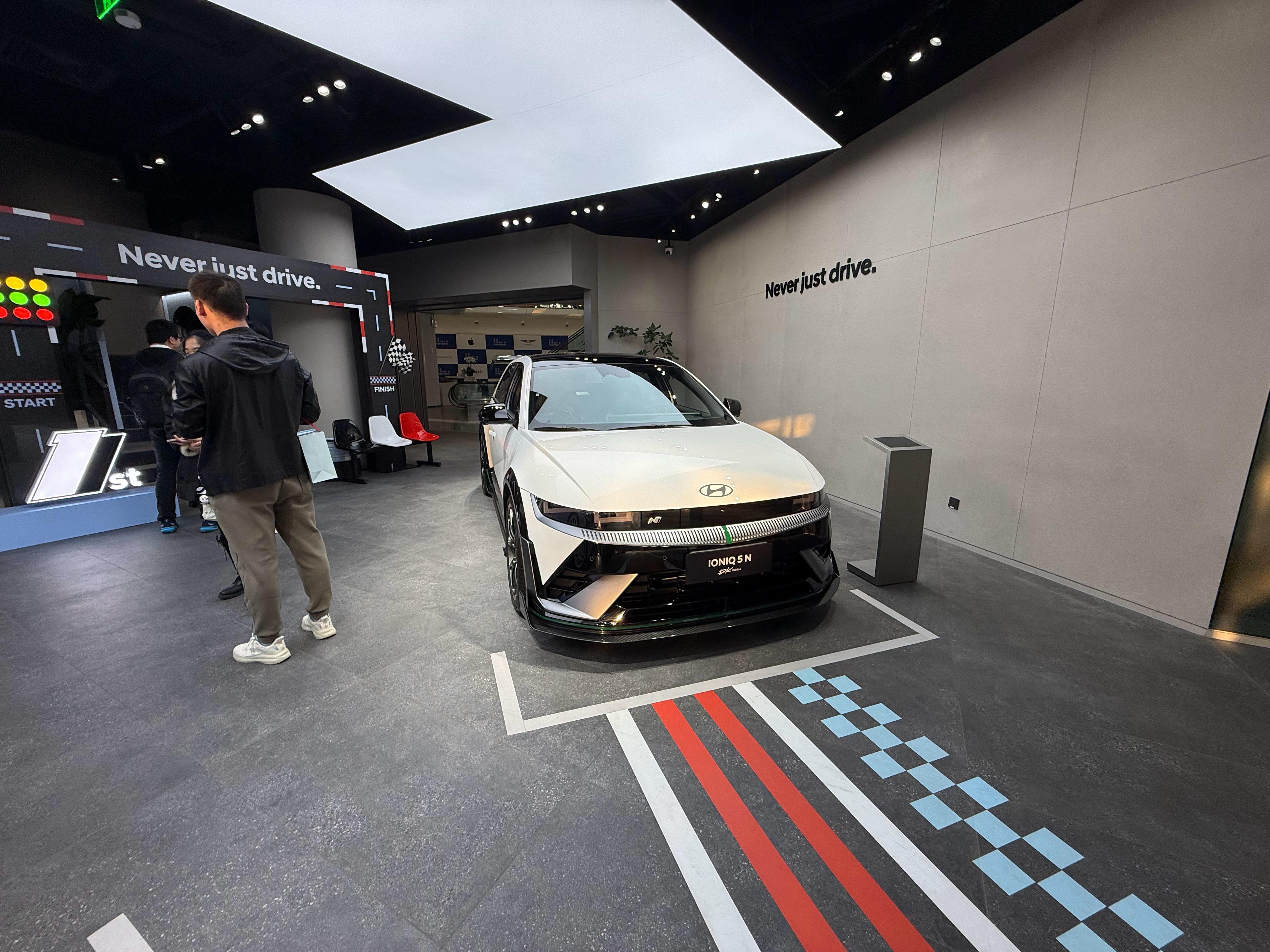 上周六去参加了现代伊兰特N的开业周年庆典！里面的这台Dk版本的5N十分吸引我有没