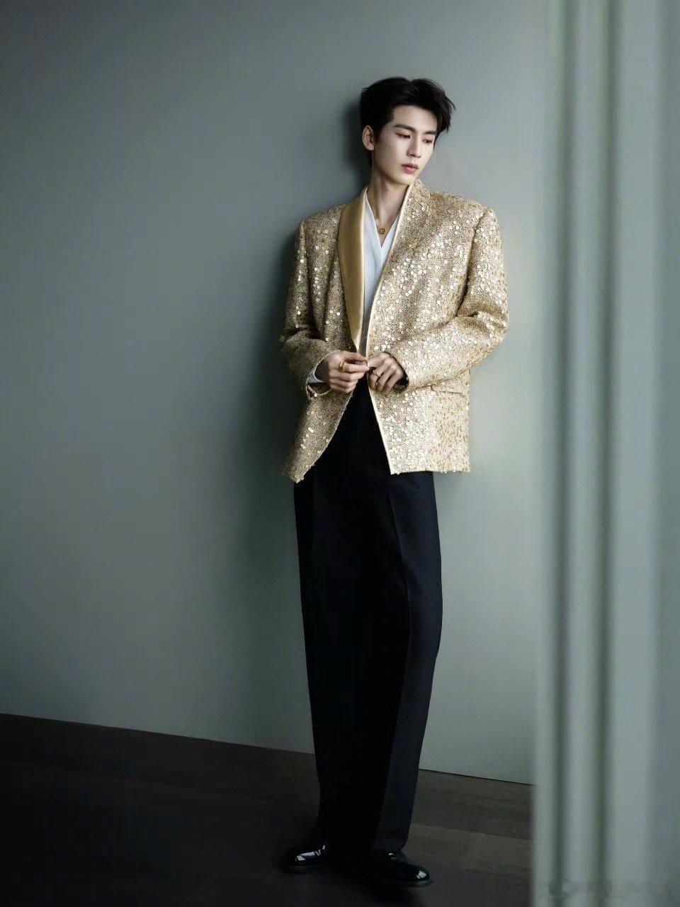 张凌赫贵公子即视感🈶 