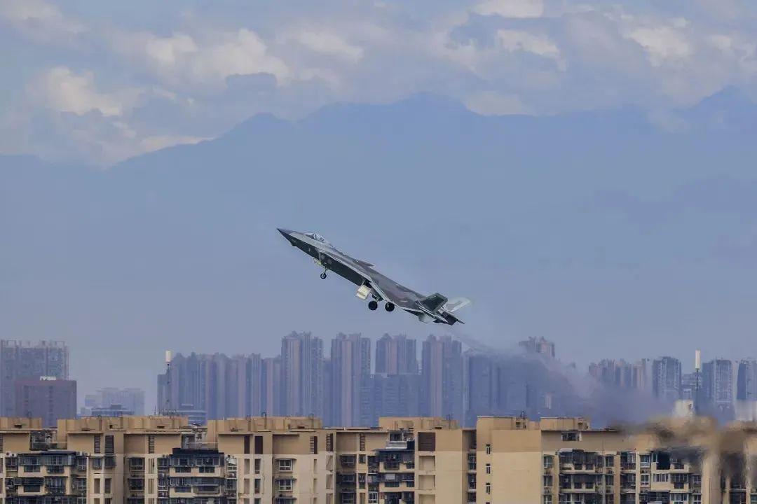 航空工业成飞超额完成上半年生产目标，为高质量完成年度科研生产任务奠定了坚实基础。