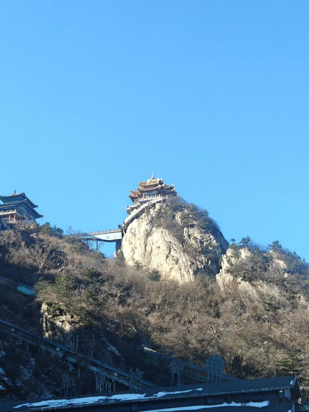 每天抽半小时快走、跳绳，或者在家练练平板支撑，汗流出来的时候，赘肉就在悄悄溜走。