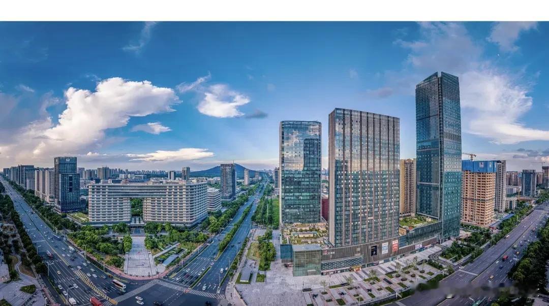 合肥这座城市的底气是看高新区。的确有种科技城市的气派。
就这创新高地的招牌之地，