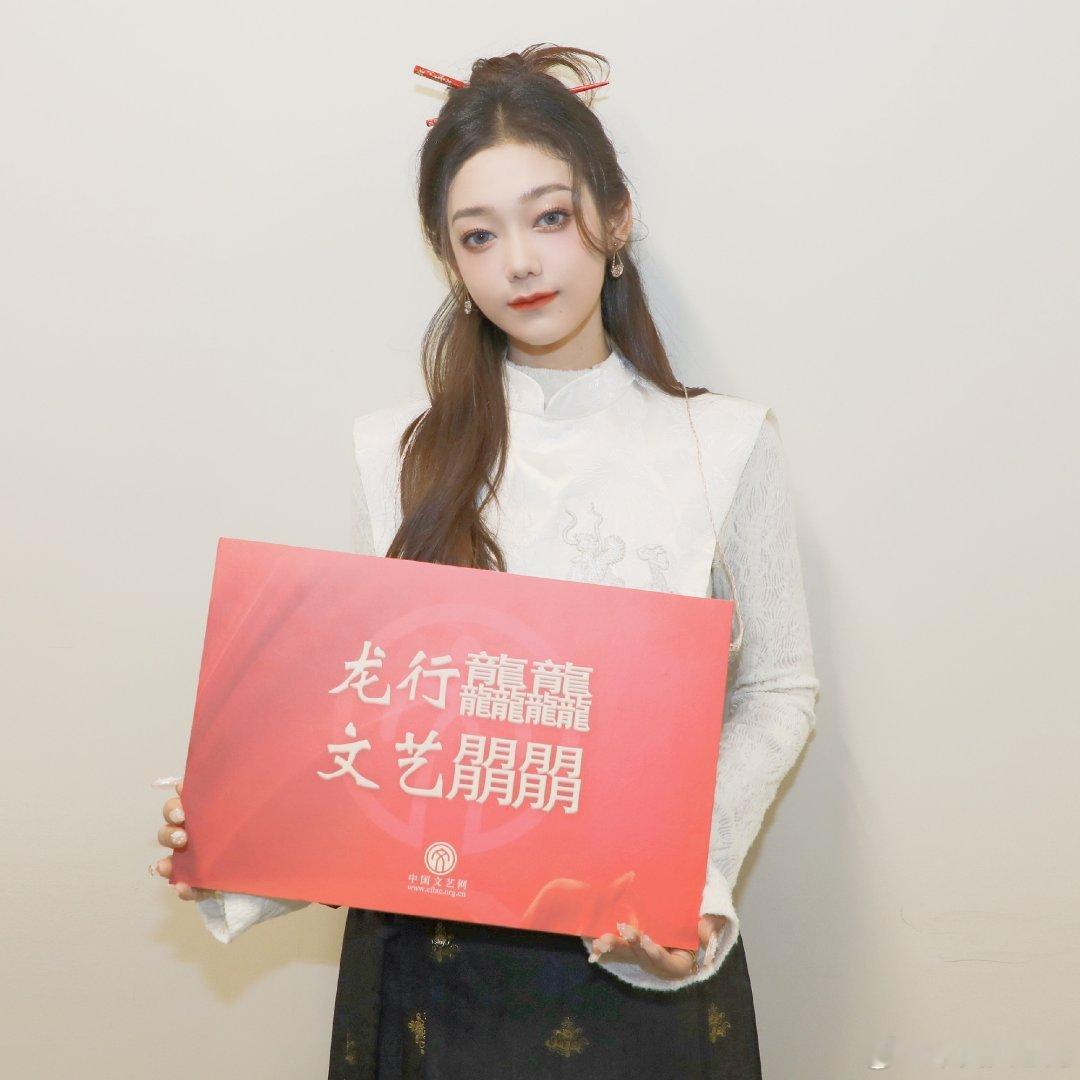 #硬糖少女303##希林娜依高# 今日份糖妹新鲜物料希林娜依高百花迎春晚会最新剧