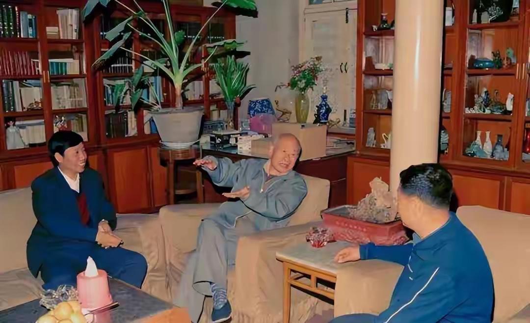 1978年，他从上海调任天津市委第一书记，10月又被紧急任命为北京市委第一书记，