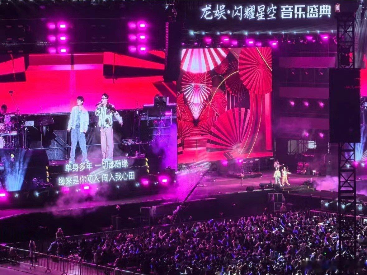好妹妹乐队温州音乐节人气 这人气真的太高了！这现场也是很多人啊！现场氛围感十足人