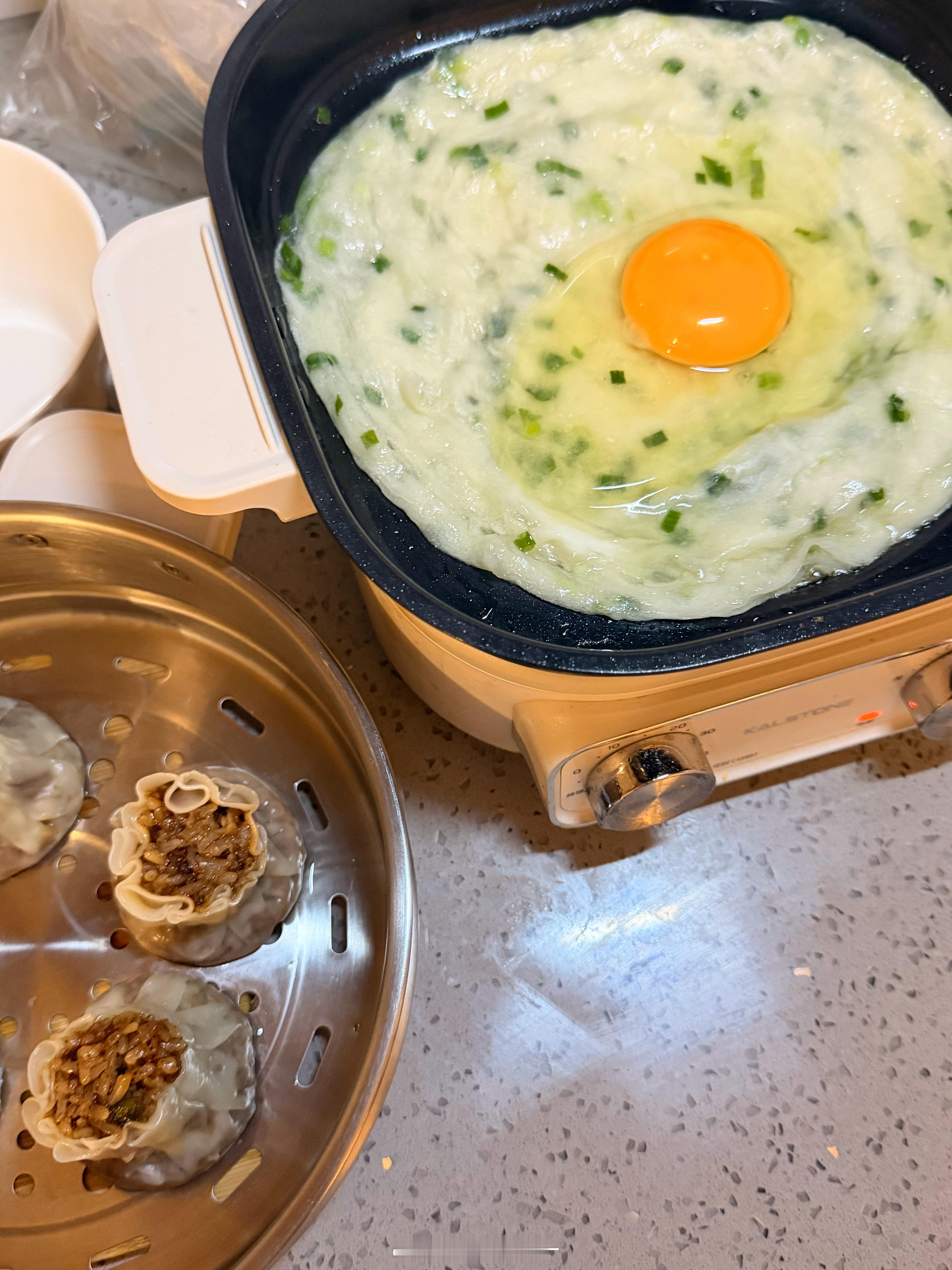 美美制作早饭 