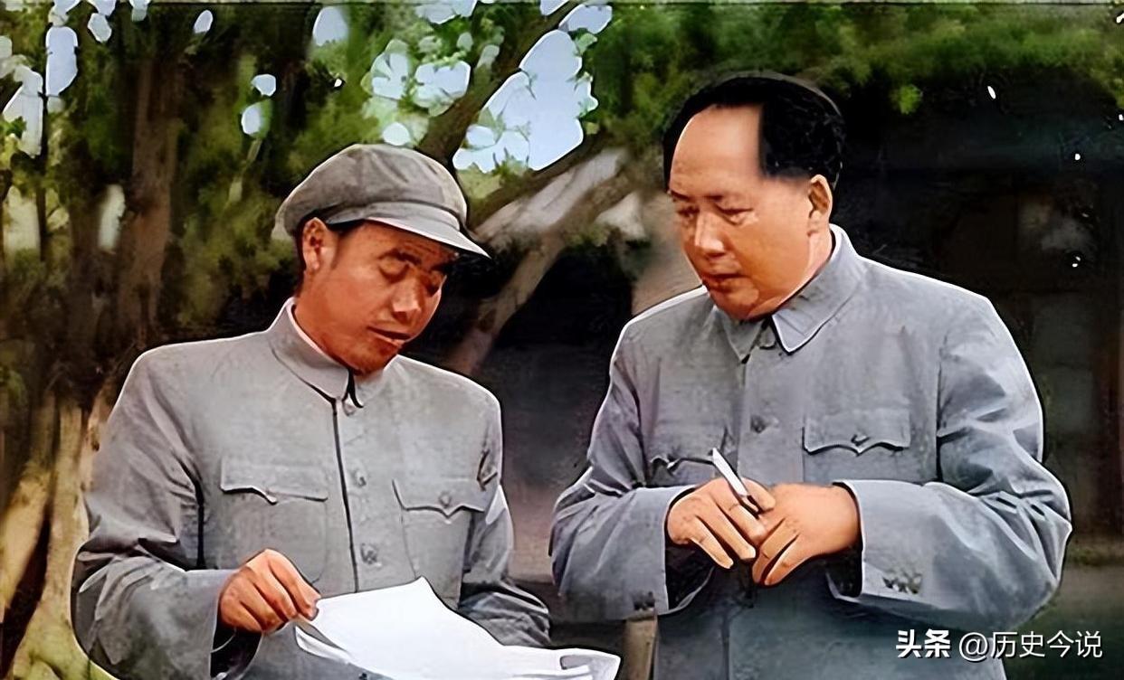 95岁汪东兴获赠对联，半生坚守定格在这张珍贵留影里
 
阅读此文前，诚邀您点击一