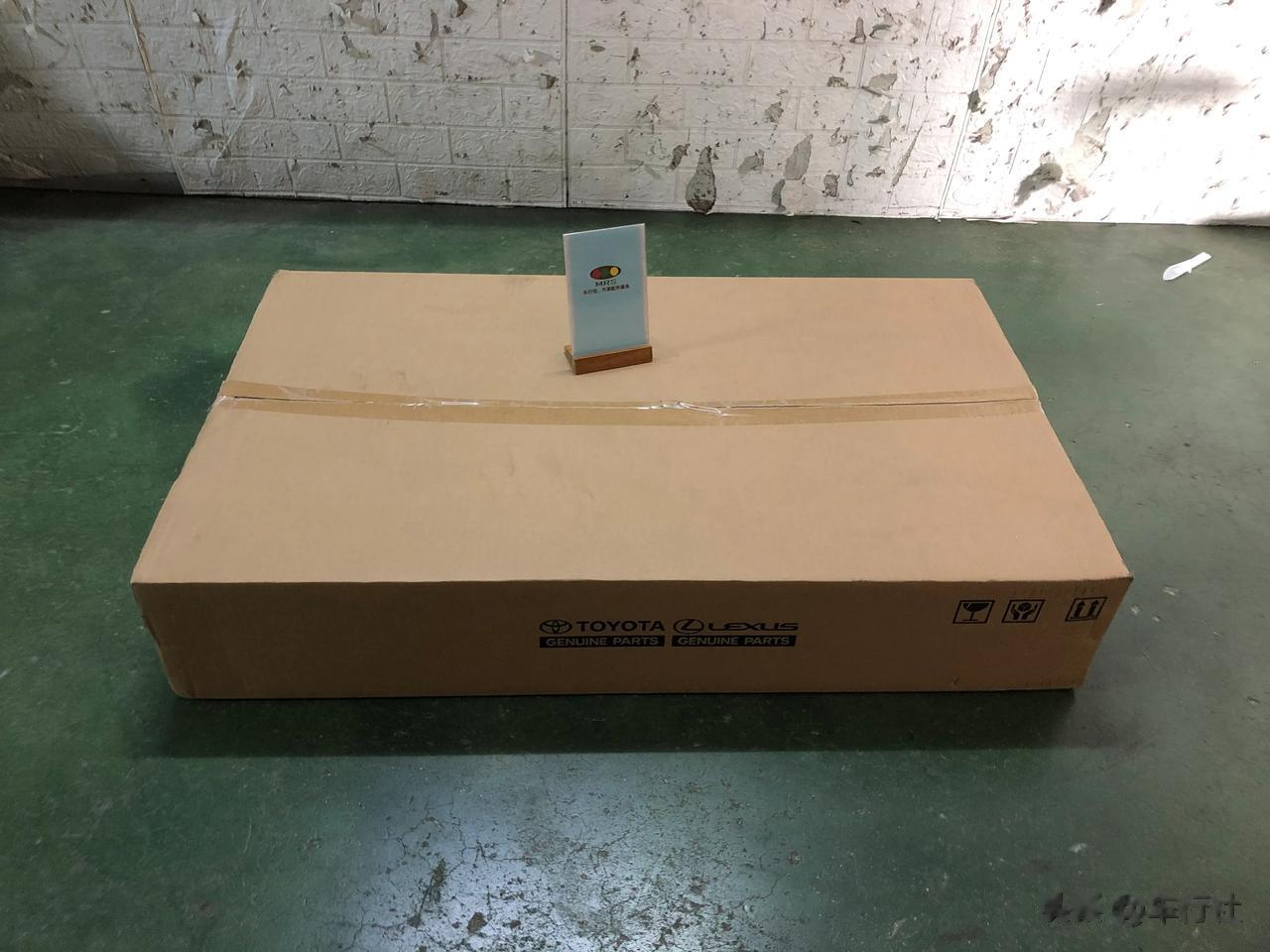 是不是有过度包装的嫌疑
那么大个盒子，就装了那么个配件
害我运费翻了3倍
陆放的