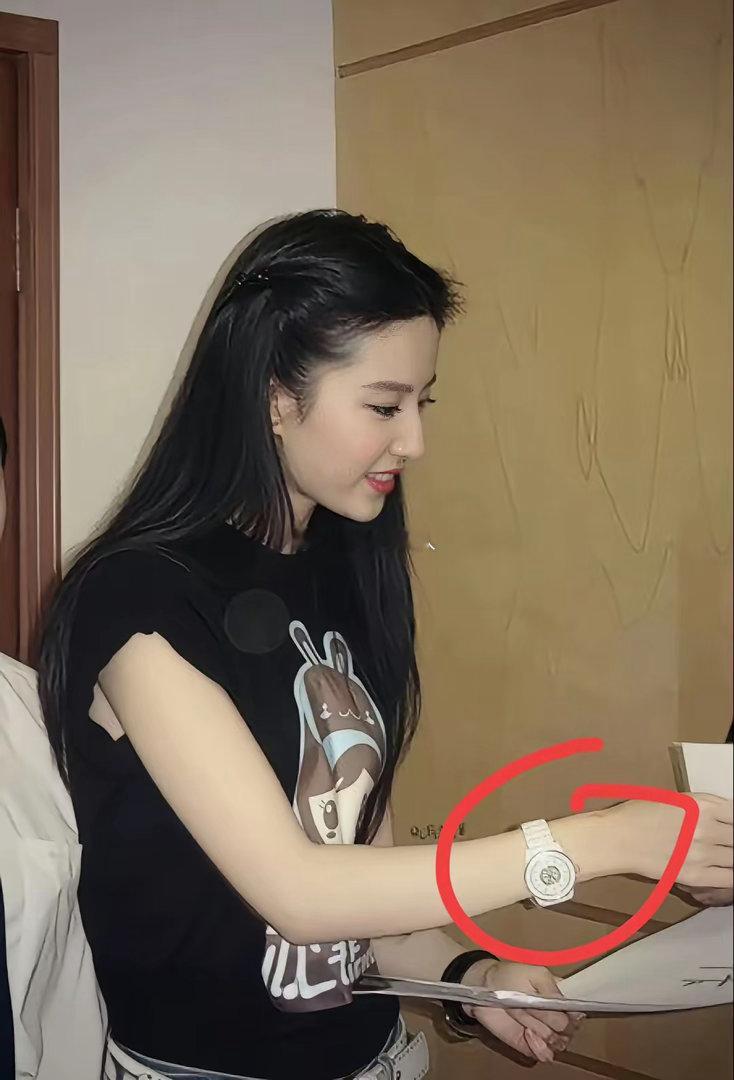 刘亦菲戴的手表是什么牌子 