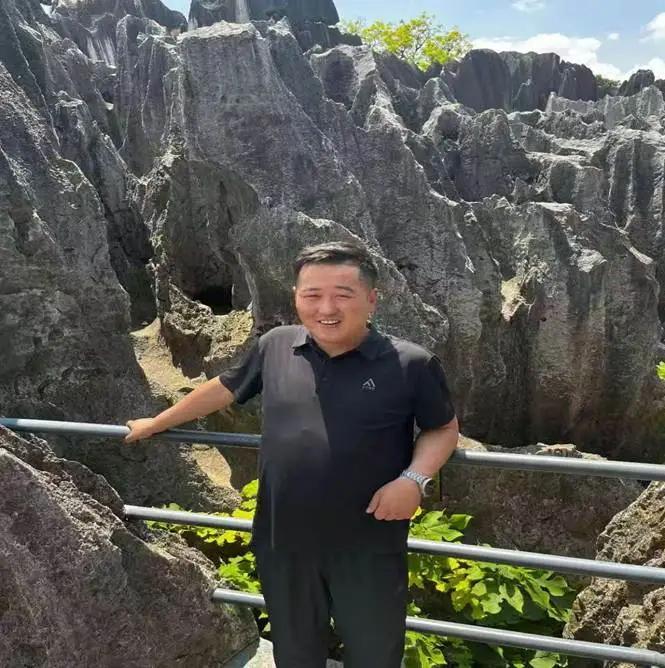 90后戈壁工匠闫治海！扎根焙烧车间，以技术创新擦亮实业底色
 
闫治海，男，汉族