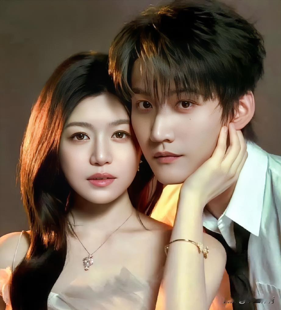 42岁的陈妍希，在镜头前重新学习如何当一个20岁的女孩。
不是嘟嘴瞪眼，而是咬着