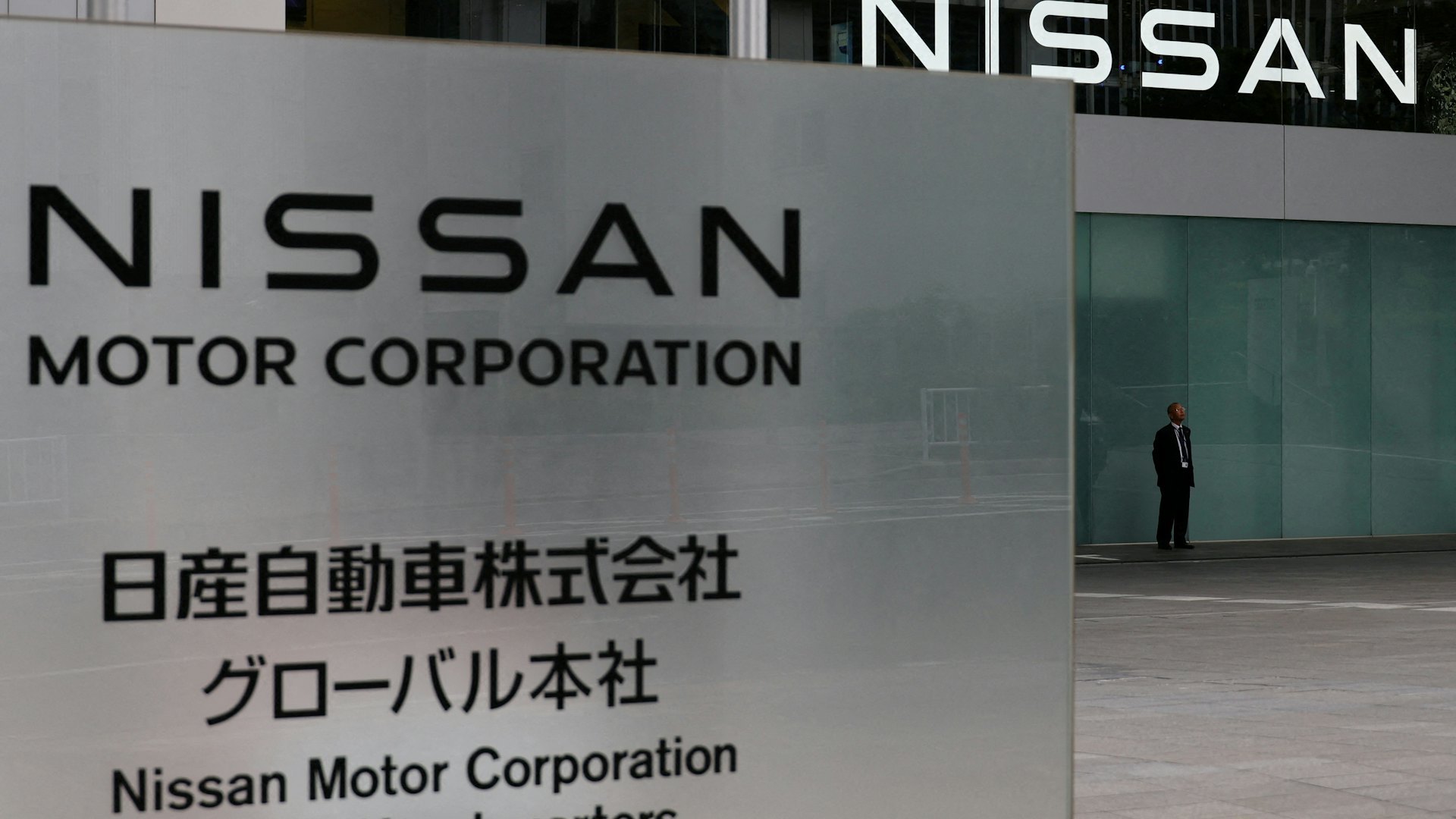 日本企业正被稀土焦虑笼罩。最新调查显示，8成制造业高管将稀土采购视作重大经营风险