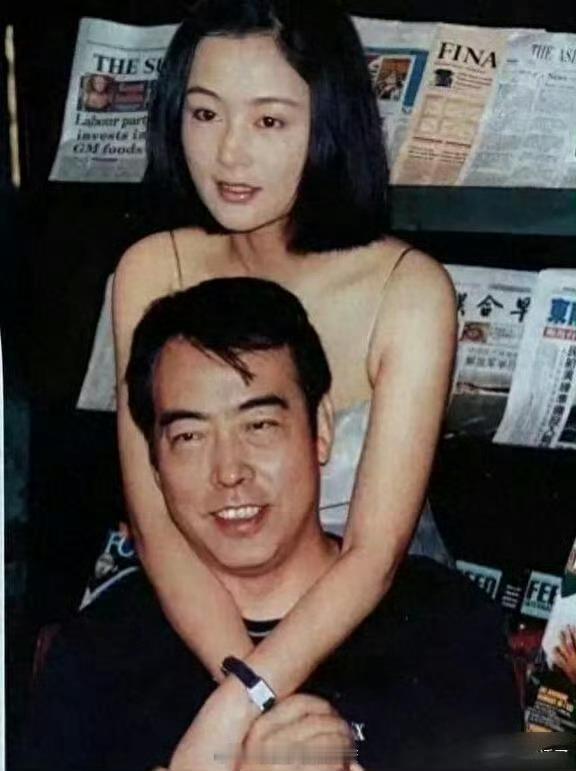 看看陈飞宇就知道什么是基因彩票了，明明都是一个妈生的 