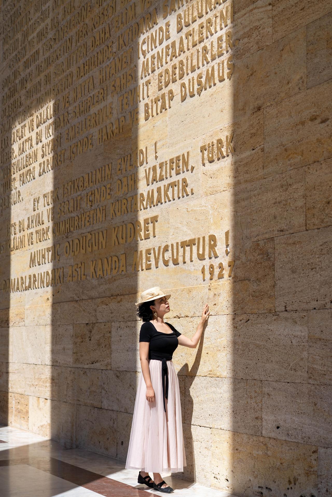安卡拉旅行，有一个不能错过的，就是感受下国父纪念堂（Anıtkabir）的卫兵换