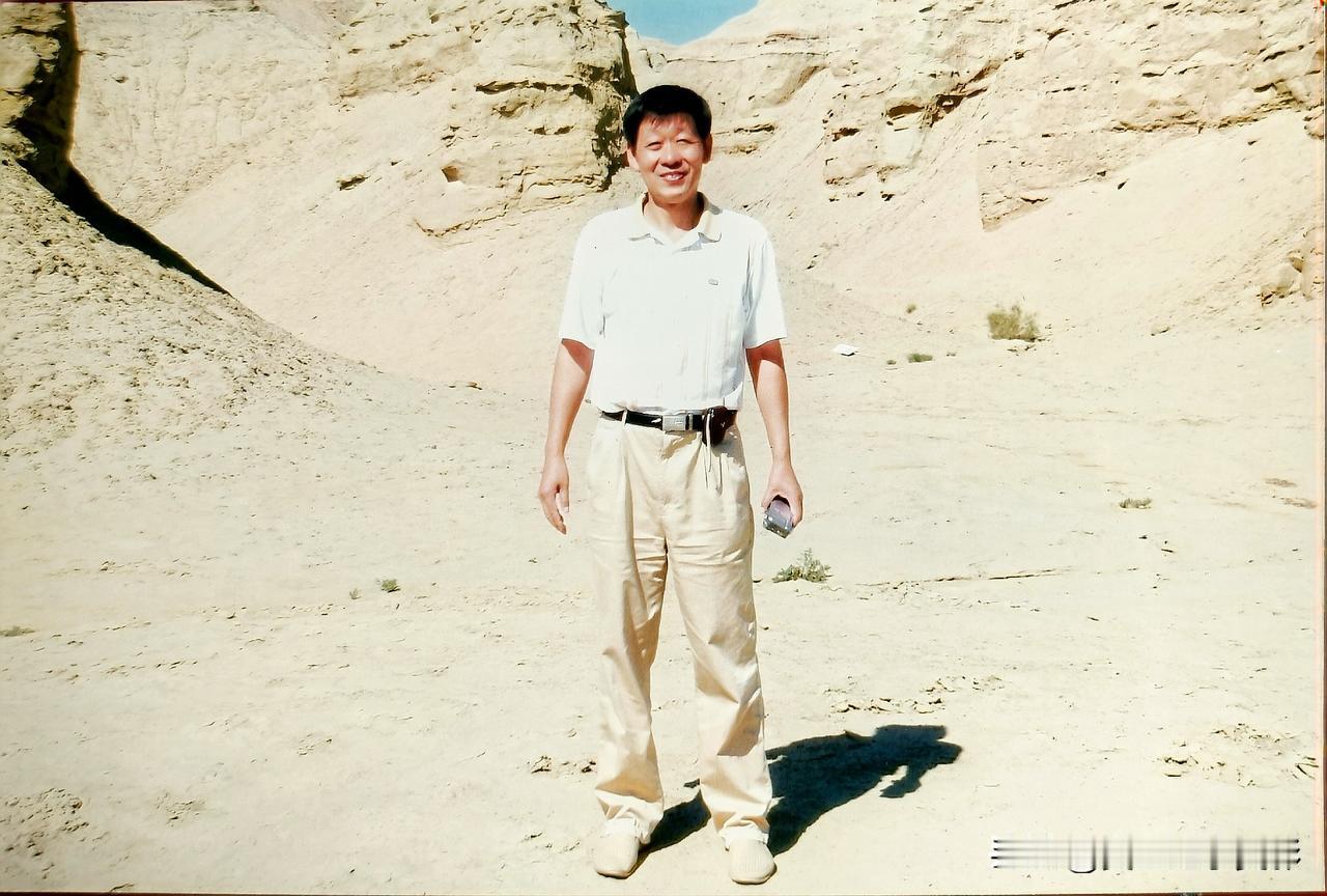 21年前的老照片，定格那科学探讨与沙漠里的回忆，太难忘

今天整理照片时，翻出来