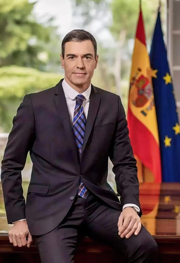 冯德莱恩这回捅了马蜂窝了。

不是别人，正是自己阵营里的西班牙首相桑切斯，直接拍