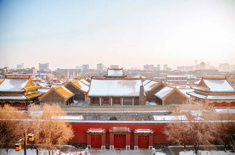 雪落沈阳 一夜盛京 雪落沈阳，一夜变回盛京。昨夜今晨这场辽宁入冬后正经的降雪，让