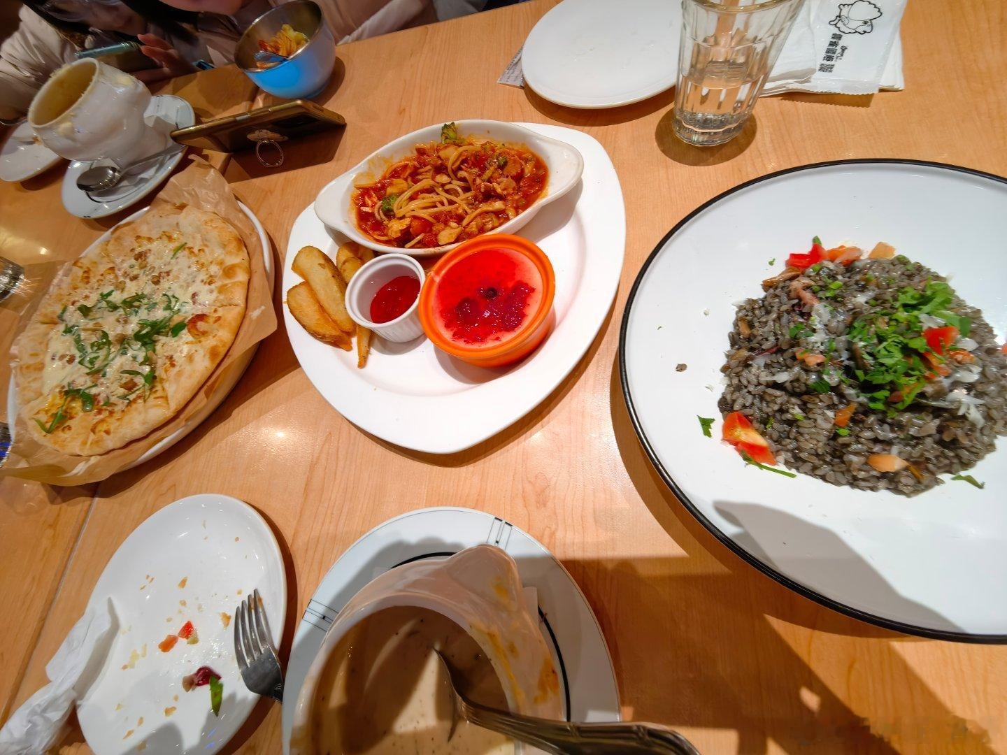 結婚紀念日大餐吃小朋友最愛的披薩！ 