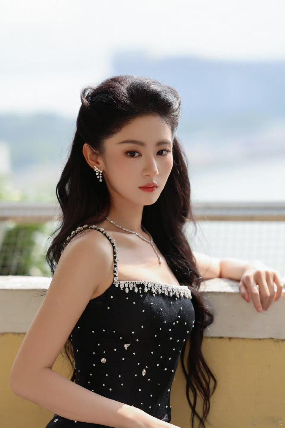 于正的眼光还是太超前了赵晴瘦了之后确实是越来越有星味了一开始赵晴只是作为一个小小