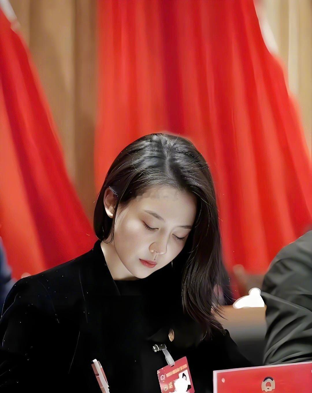 这算不算“体制内”颜值的天花板？ 