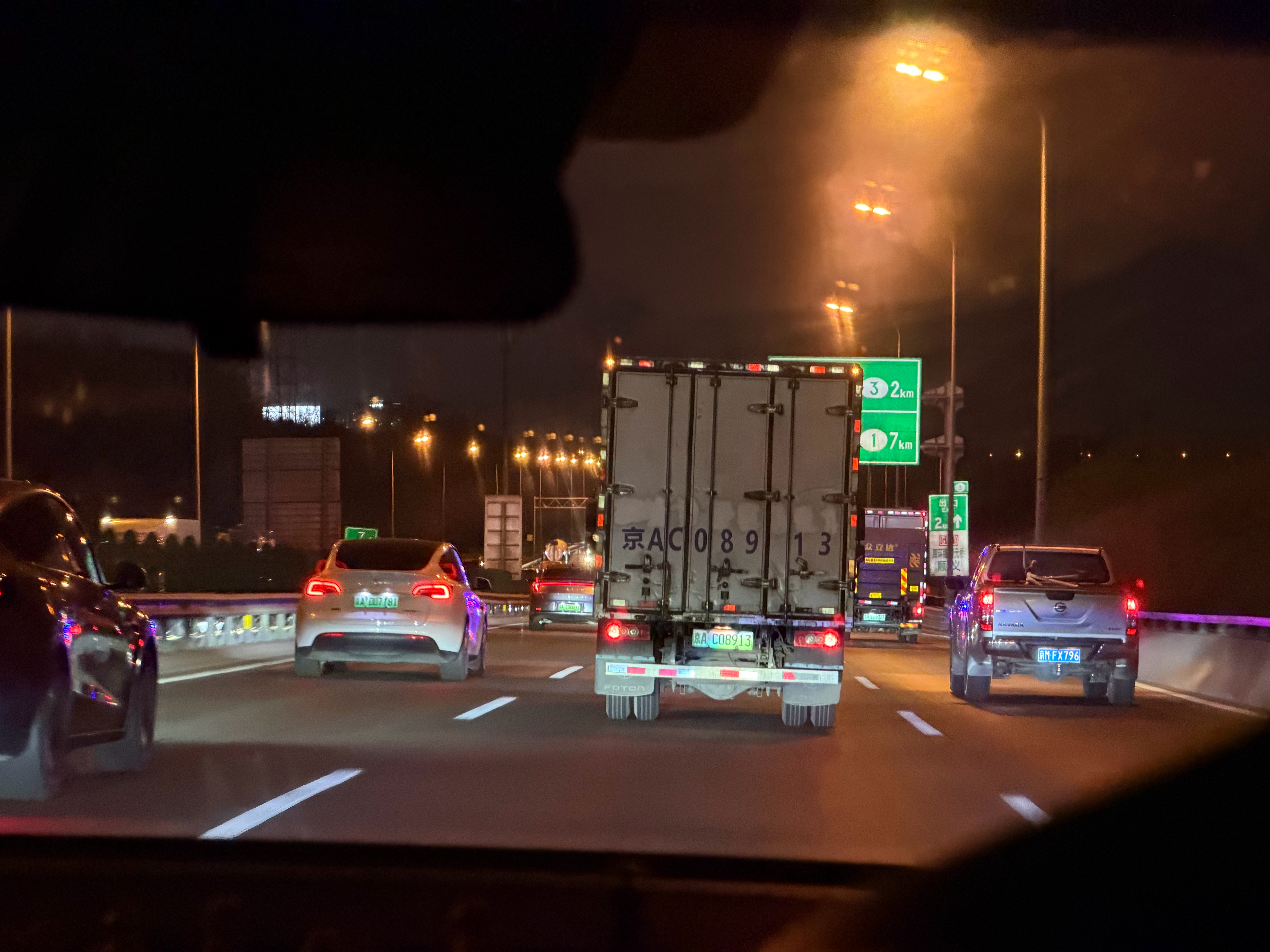 终于把那台很大很大的车拍完了。早上9点到晚上7点。拍的很细。 