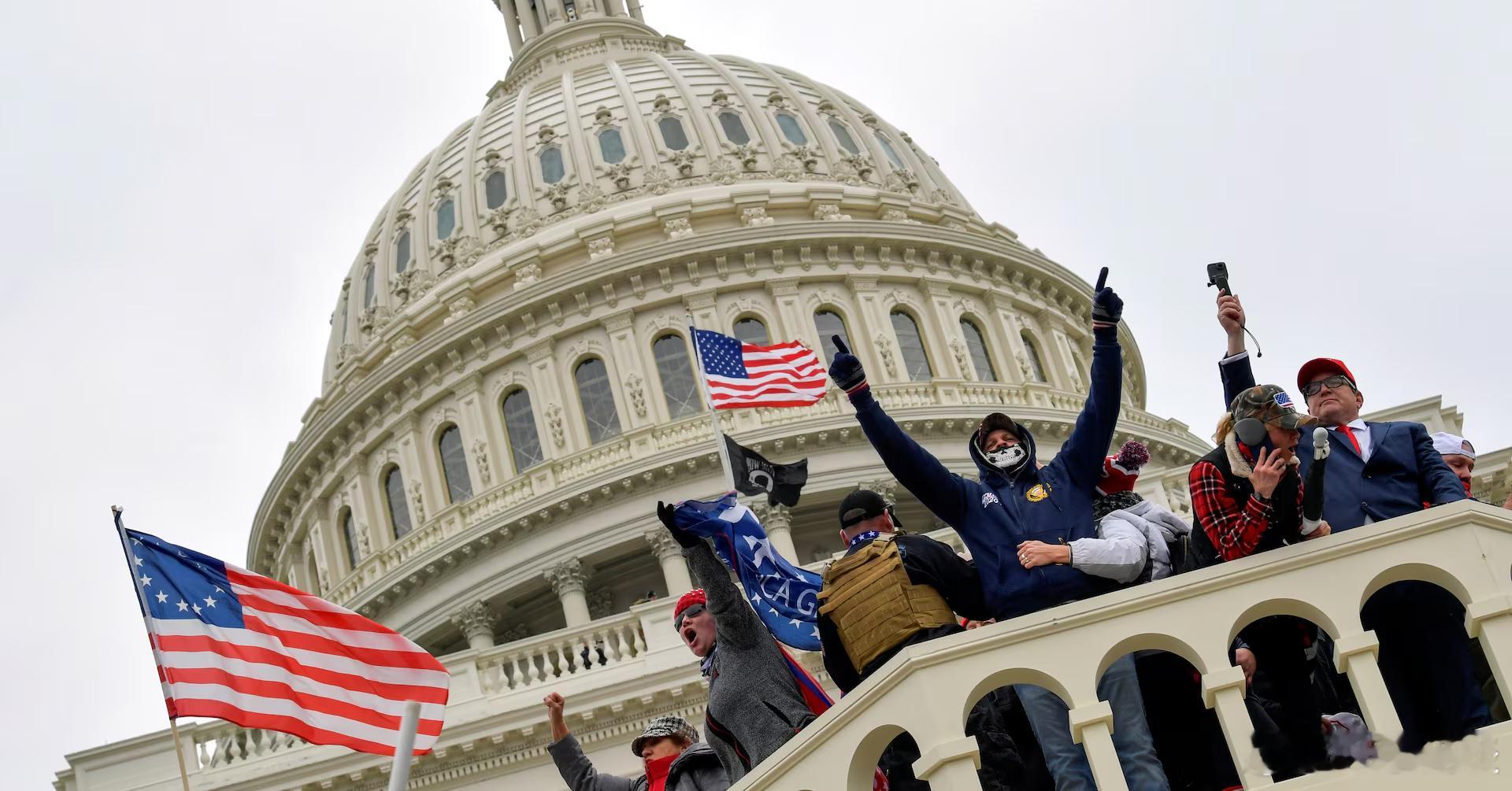【他们起诉了国会大厦暴乱者，而暴乱者和司法部正反过来追捕他们】[美国反对美国]路
