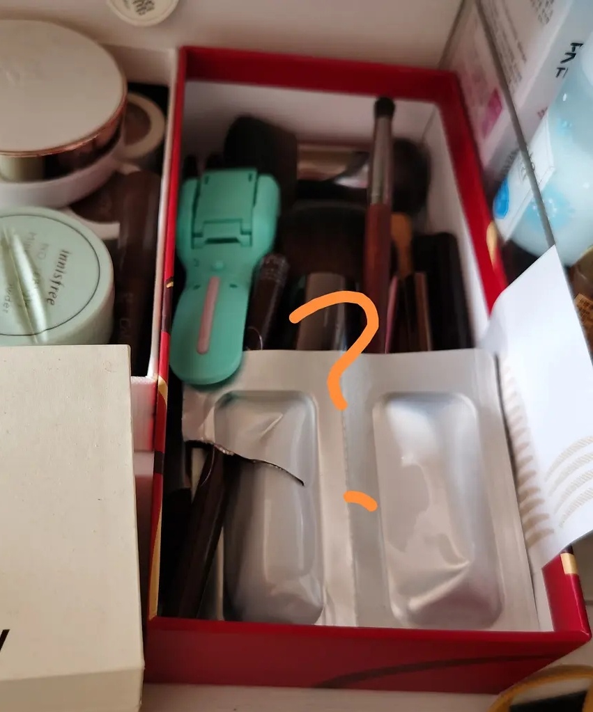 哦~妈妈的收纳盒有点眼熟呢我爸妈给家里来了一次大扫除大收纳，从朋友家回来的我经过