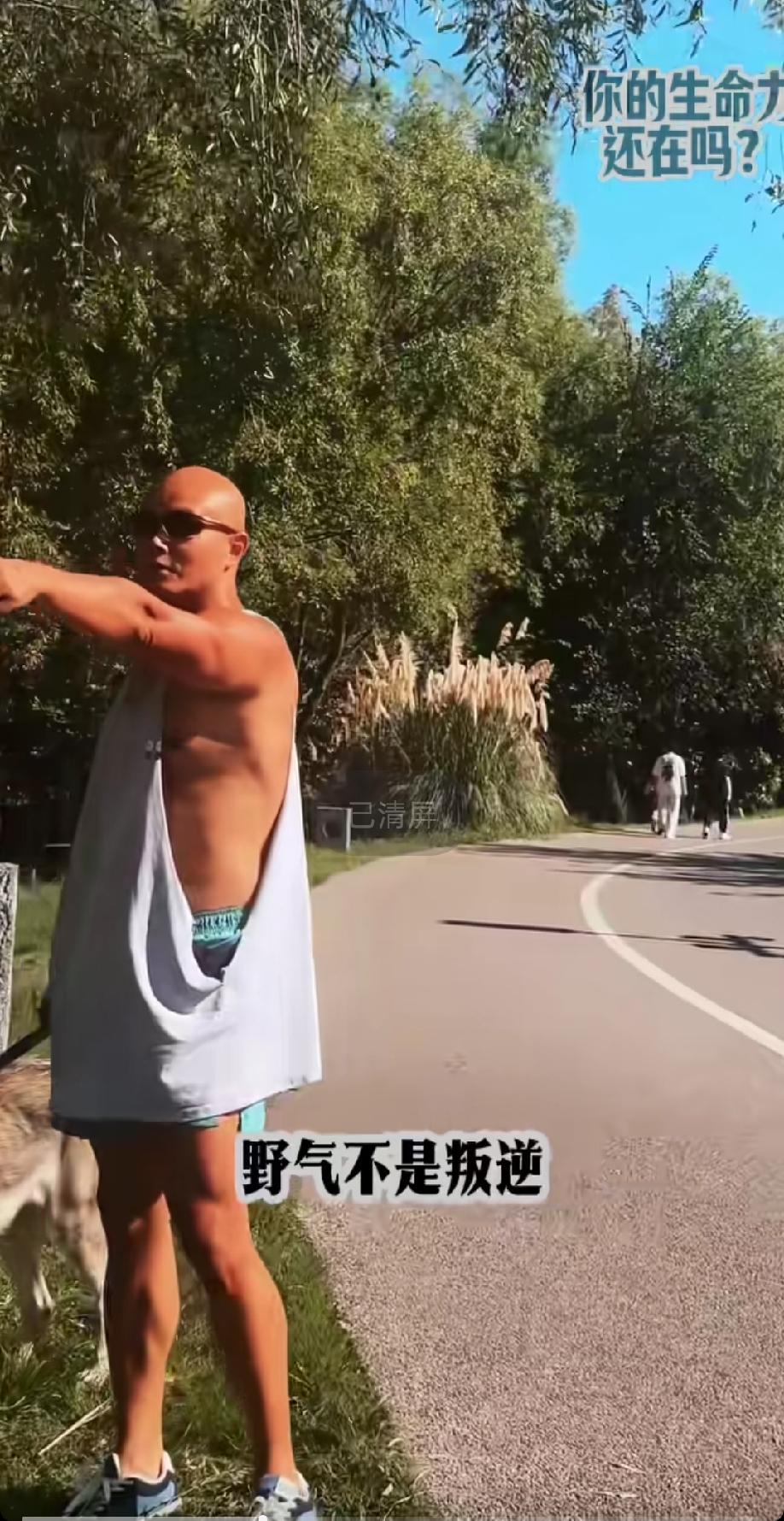 著名主持人乐嘉，近几年消失归隐世外，活得那叫一个自由自在啊！

不说别的就这个背