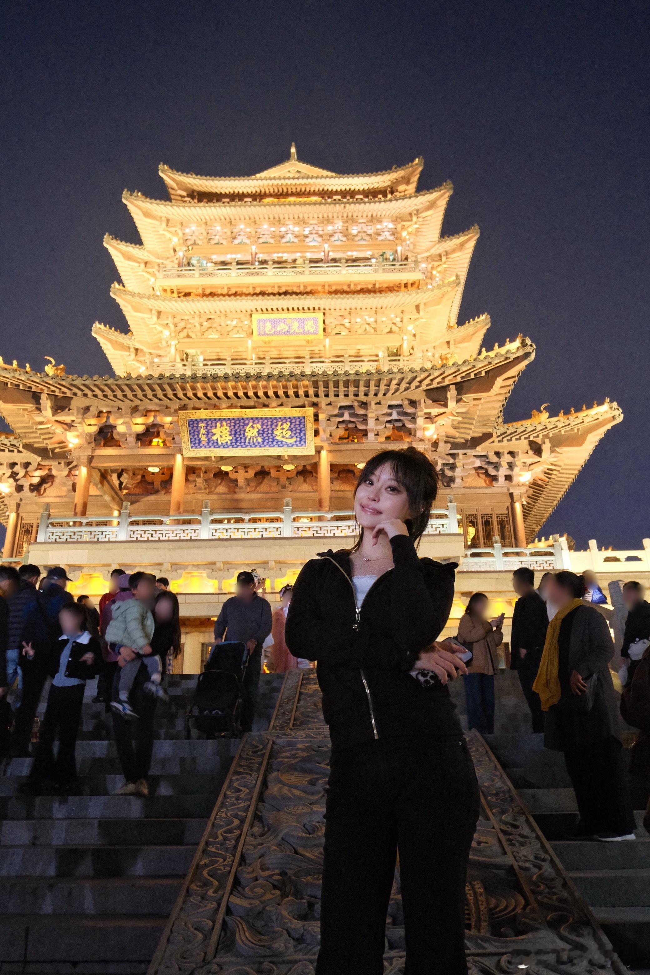 灯火明灭，梦入超然。 