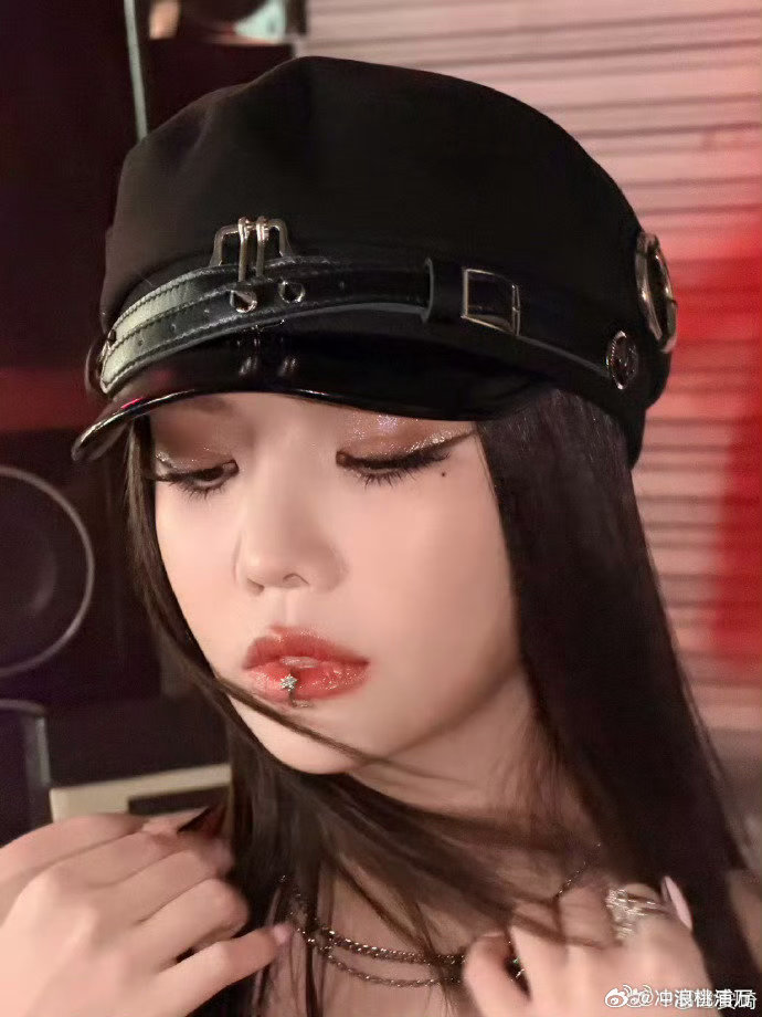 安崎选人选人环节看得我紧张！安崎因误会遗憾轮空，好在加入萧蔷组，依旧期待之后表现