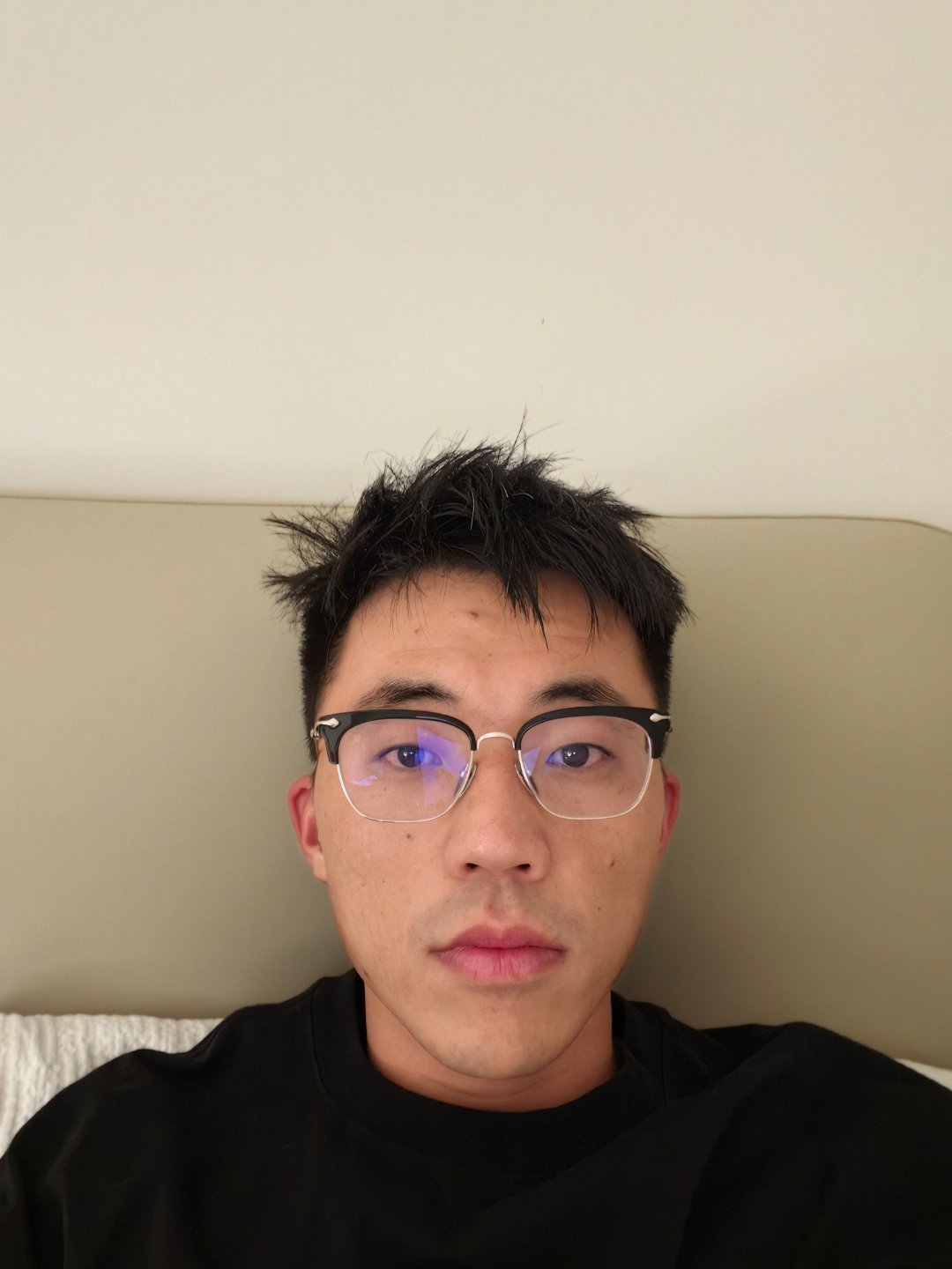 到家躺着了，人也感冒了…连续拍了三天视频，今天坐了 6 小时飞机傍晚一落地厦门，