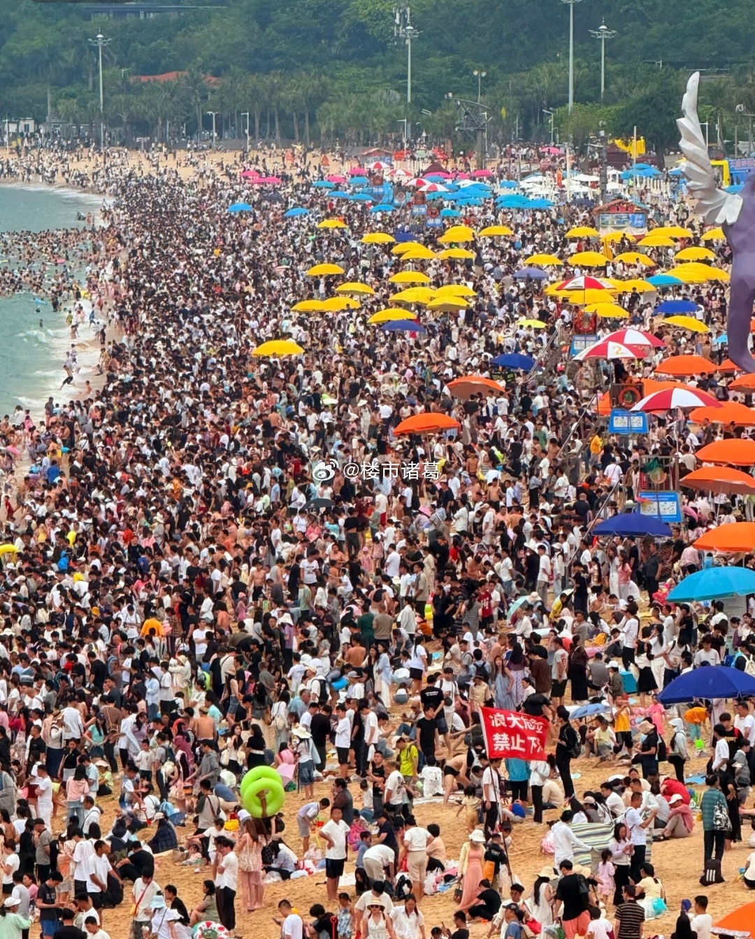 今天的深圳大梅沙，太吓人了。 