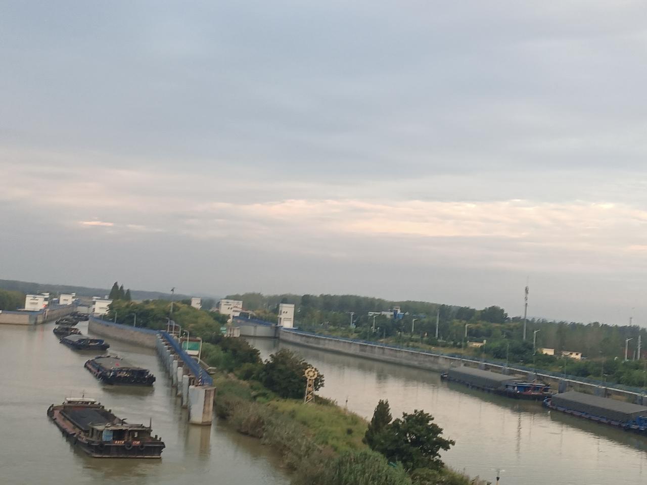 千年京杭大运河台儿庄的“一河渔火，十里歌声，夜不罢市…”
（图片来源：老山兰9.